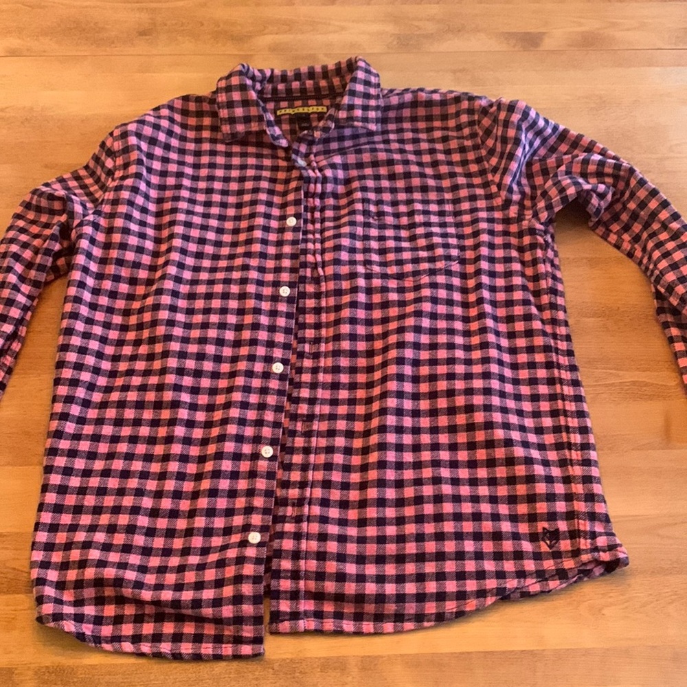 Long sleeve casual checkered Prince & Fox button down.